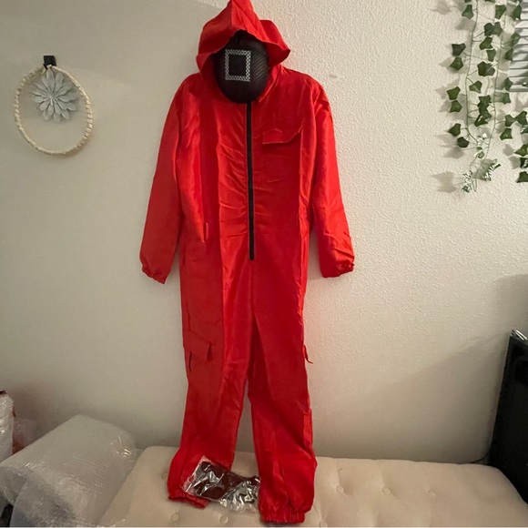 NWT Squid game costume Square Soldier full costume unisex M - Picture 1 of 5